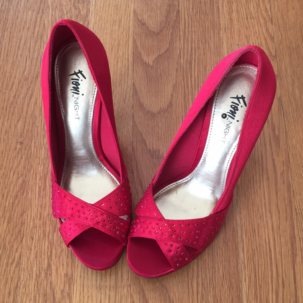 Fioni Night Red Heels Size 6.5